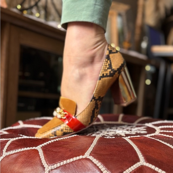 TORY BURCH loafers Stylish Snake Print Heels with Gold Accent - Picture 7 of 14